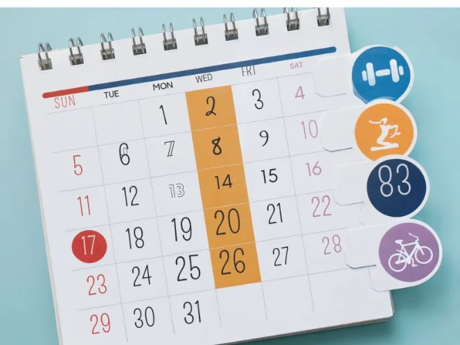 An image of a calendar with the four phases of the menstrual cycle highlighted